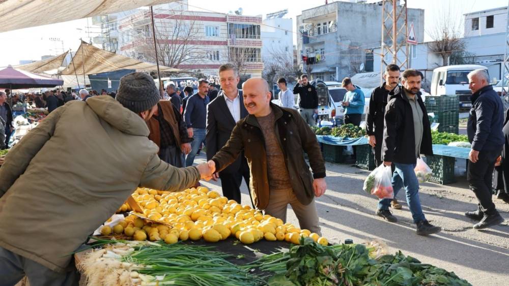 Vali Osman Varol&rsquo;dan Siteler Mahallesi Semt Pazarı&rsquo;na ziyaret 