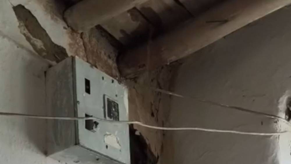 Kahta&rsquo;da anne ve bakıma muhta&ccedil; kızı zor şartlarda yaşıyor  - Videolu Haber