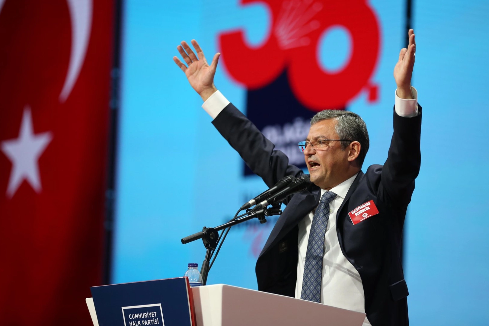 &Ouml;zg&uuml;r &Ouml;zel TBMM Grup Başkanı se&ccedil;ildi