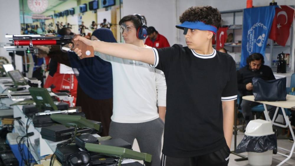 Mehmet Ali Kaya, deprem acısını Avrupa Şampiyonluğu ile ta&ccedil;landırdı  - Videolu Haber