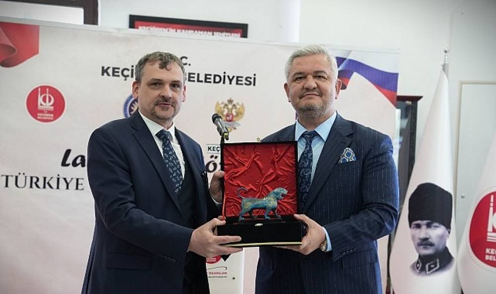 Estergon T&uuml;rk K&uuml;lt&uuml;r Merkezi'nde &ldquo;Cumhuriyet'in Doğuşu" Resim Sergisi A&ccedil;ıldı