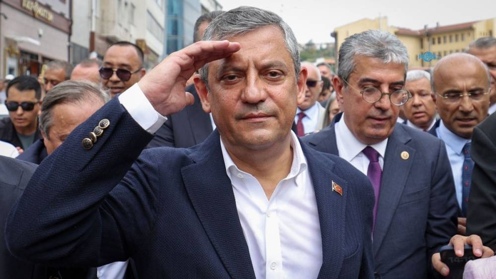 YENİ Parti&rsquo;de ilk g&uuml;n: Manisa Milletvekili &Ouml;zg&uuml;r &Ouml;zel oy birliğiyle genel başkan se&ccedil;ildi 