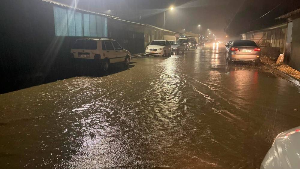 Meteoroloji&rsquo;den 3 il i&ccedil;in kar, 11 il i&ccedil;in sağanak alarmı! 