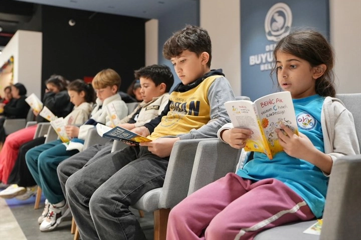 Denizli&rsquo;de &ccedil;ocuklar &ldquo;Telefonu Bırak, Kitaba Sarıl&rdquo; &ccedil;ağrısına kulak veriyor