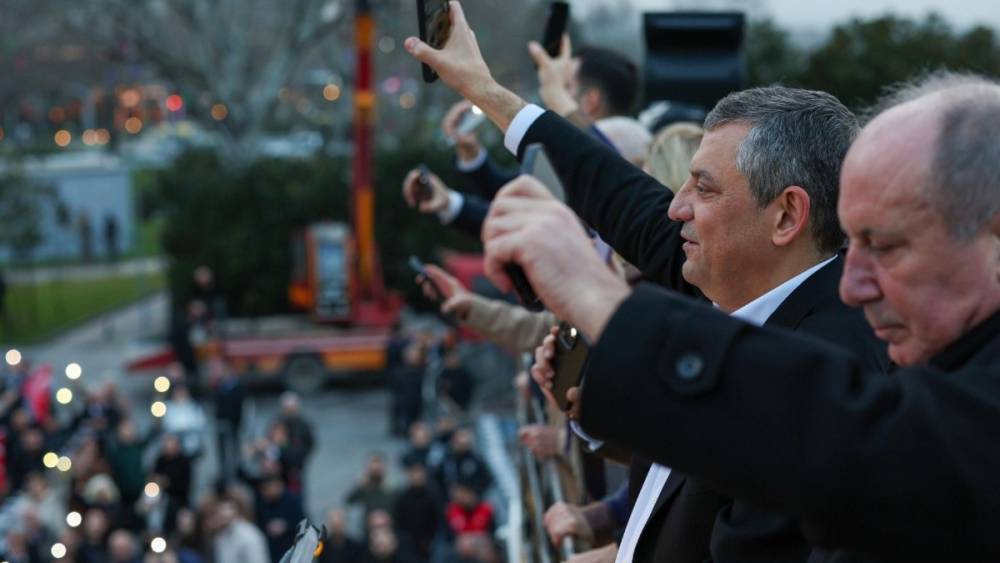 &Ouml;zg&uuml;r &Ouml;zel'den &lsquo;Keşke duruşmalar canlı yayınlanabilseydi&rsquo; diyen MHP'li Feti Yıldız'a yanıt: &lsquo;D&uuml;zenlemeyi Getirin&rsquo; 