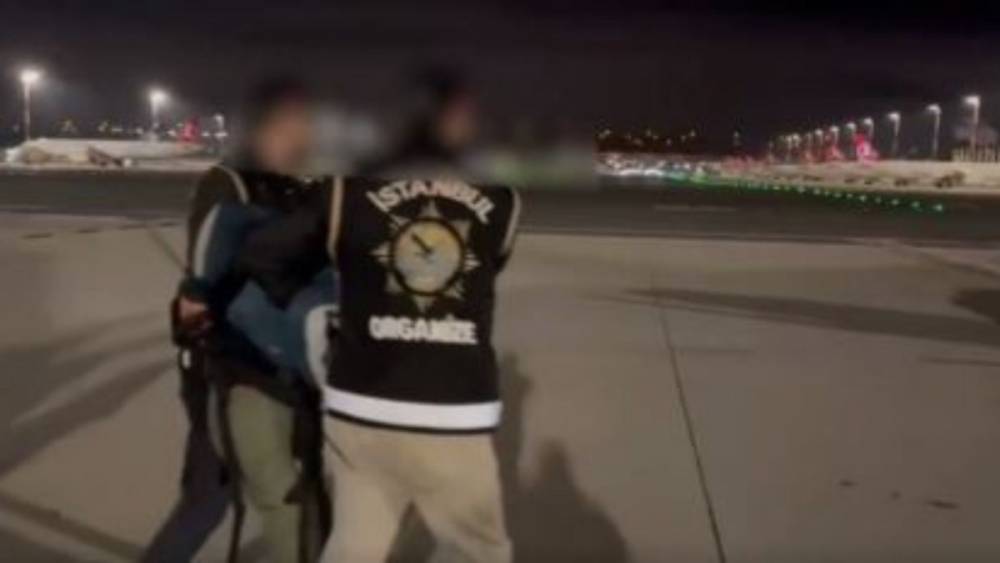 5 ayrı &uuml;lkede yakalanan 14 aranan şahıs T&uuml;rkiye&rsquo;ye getirildi 