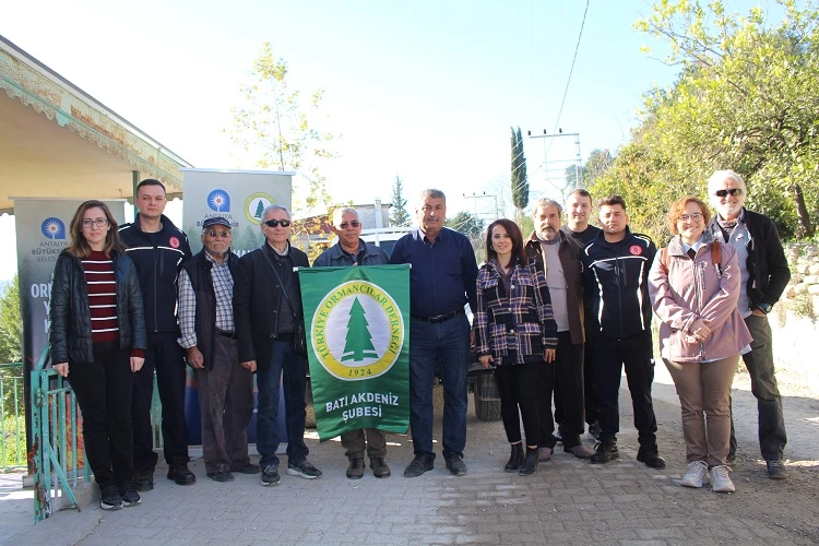Antalya B&uuml;y&uuml;kşehir orman yangınlarıyla m&uuml;cadelesini s&uuml;rd&uuml;r&uuml;yor