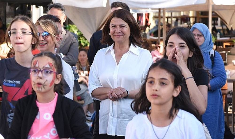 Foça Belediyesi, 23 Nisan Ulusal Egemenlik ve Çocuk Bayramı haftası kapsamında, Foça ve Yenifoça'da Çocuk Buluşmaları gerçekleştirdi