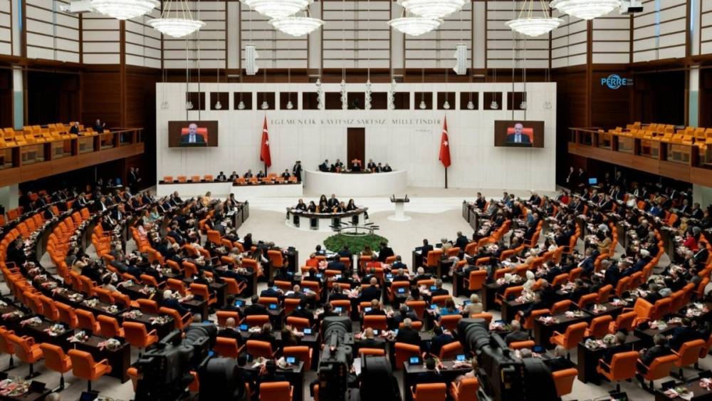 TBMM'de &ouml;ğrenci affı g&ouml;r&uuml;şmesi: Eski aflardan yararlananlara yeniden &uuml;niversite yolu a&ccedil;ılıyor. 