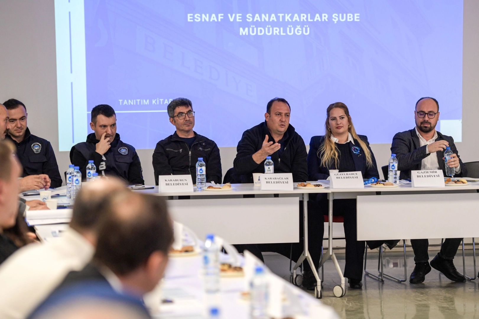 &nbsp;İzmir esnafı i&ccedil;in ortak akıl masası