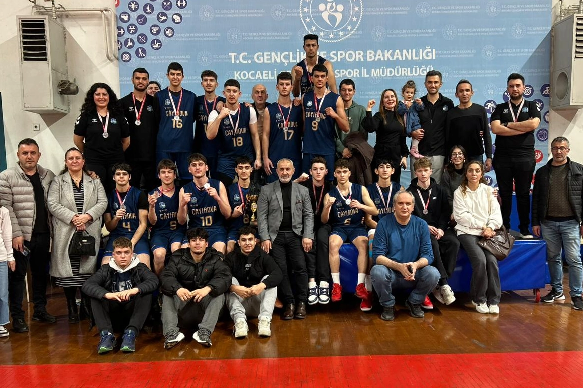 &Ccedil;ayırova&rsquo;nın gen&ccedil; dev adamları Kocaeli ikincisi oldu