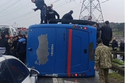 İstanbul'da cezaevi nakil aracı devrildi: 19 yaralı