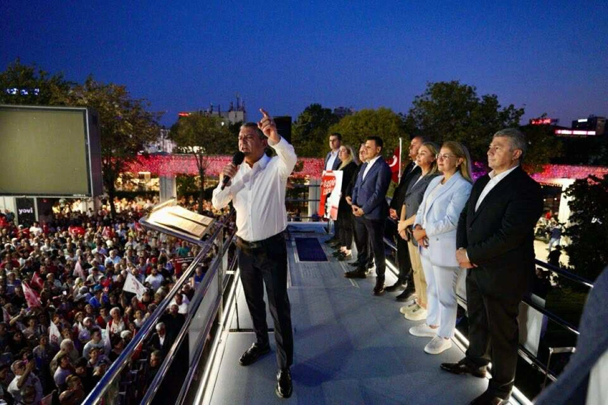 BAKIRKÖYLÜLER BELEDİYE BAŞKANINI PROTESTO ETTİ